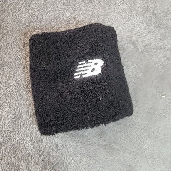 New Balance Sportex Raptic Mens Hybrid Mesh Apple Watch Wrist Band & Glasses - Picture 3 of 9